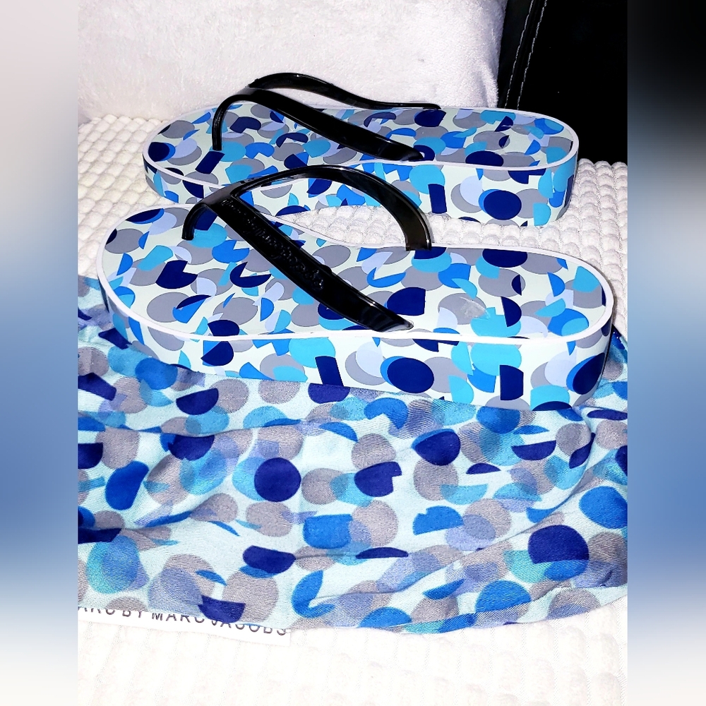 MARC JACOB BLUE, WHITE AND GREY POLKA DOT WEDGE HEEL, THONG SANDALS SIZE 8